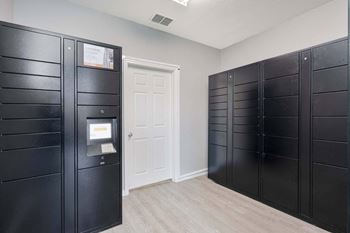 Parcel Lockers at Windsor Highwoods Preserve, Tampa Florida